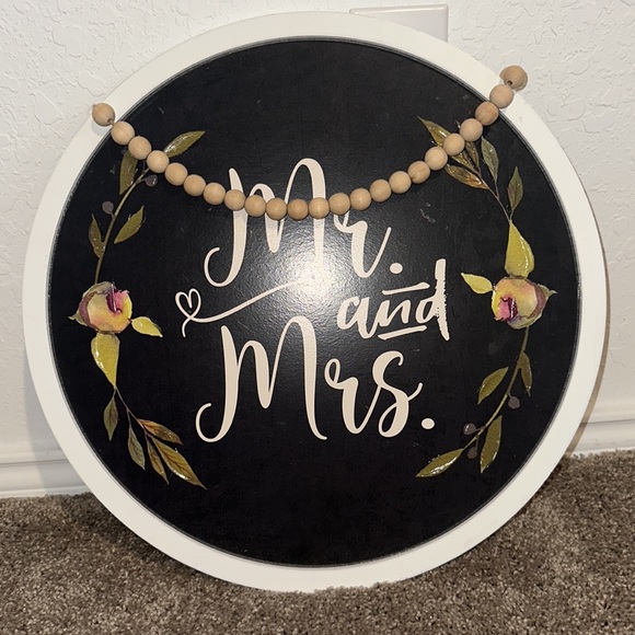 MR AND MRS WOODEN HANGING SIGN - Picture 4 of 4